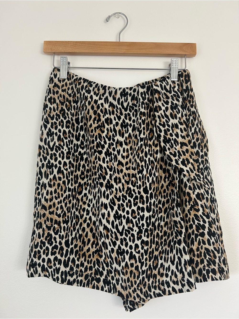 Emma James 100% Silk Leopard Print Front Overlay Skort Size 6 Petite